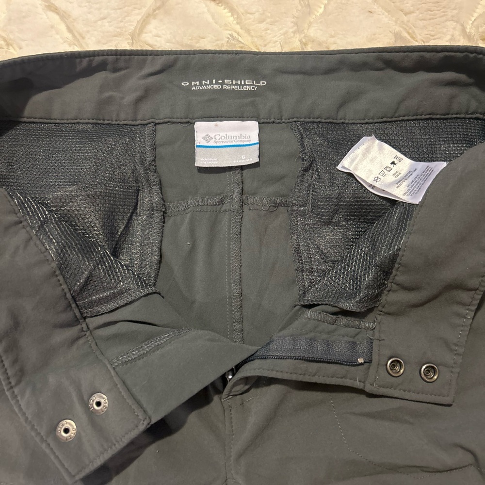 Columbia Charcoal Gray Pants! STRETCH! SO COMFORTABLE! OMNI-SHIELD! Pockets ❤️‍🔥 - Picture 4 of 5